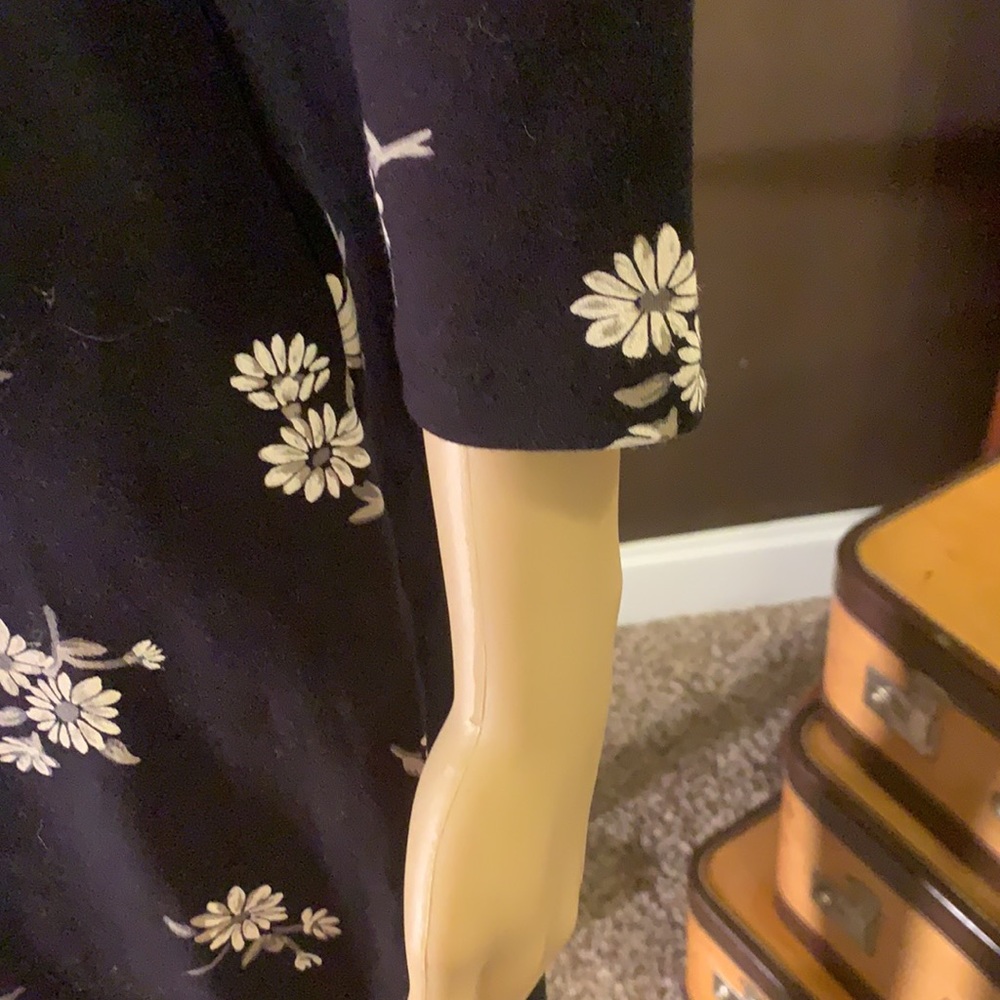 NWT BLACK FLORAL DRESS - Picture 6 of 7